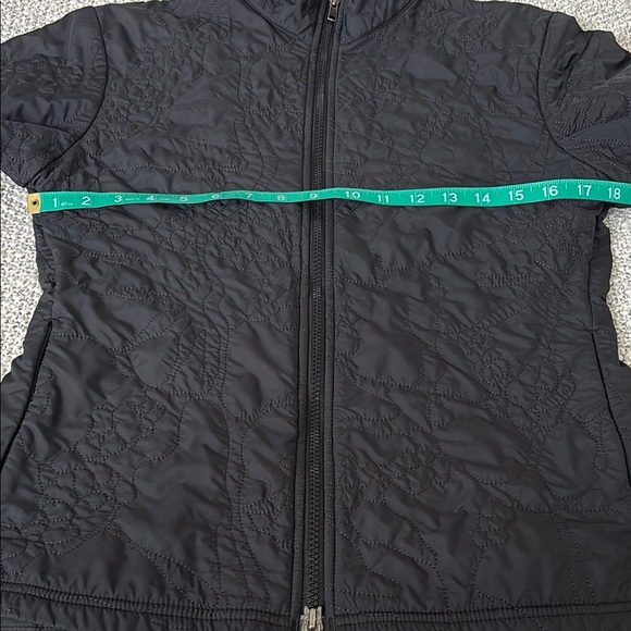 Patagonia Women’s Black Quilted Jacket. Water girl by Patagonia. - Picture 6 of 12